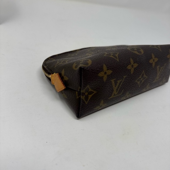 💯 Authentic LOUIS VUITTON Monogram  Cosmetic Pouch - Picture 6 of 6